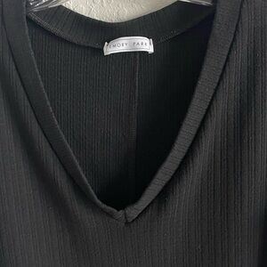 Emory Park Black V-Neck Ribbed Women's Top